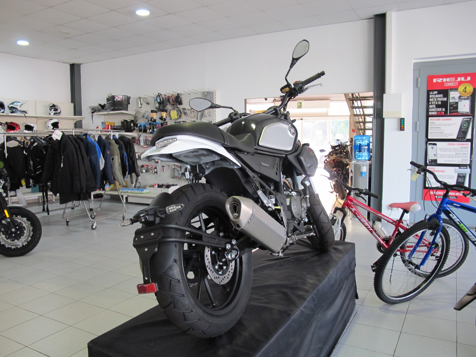 Hanway SC 125 Furious Naked - Imagen 3