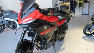 Yamaha Tracer 7 Y-AMT Roja