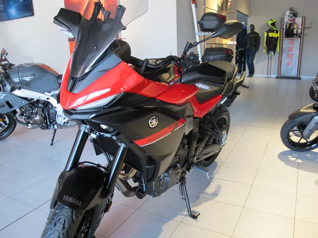 Yamaha Tracer 7 Y-AMT Roja