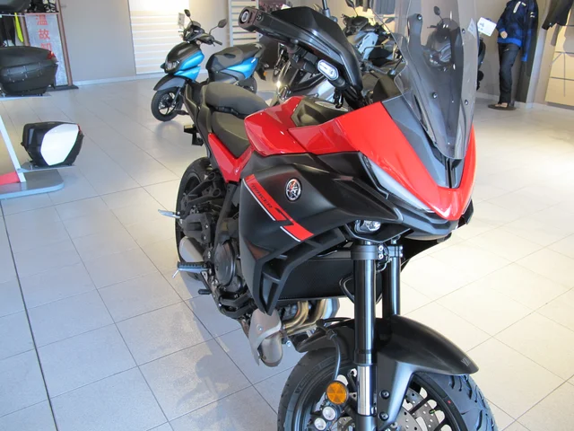 Yamaha Tracer 7 Y-AMT Roja - Imagen 2