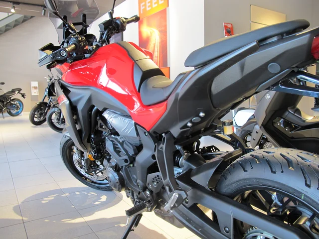 Yamaha Tracer 7 Y-AMT Roja - Imagen 4
