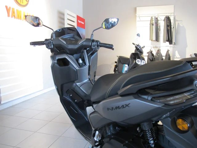 Yamaha NMAX 125 Negra/Gris Automática - Imagen 4